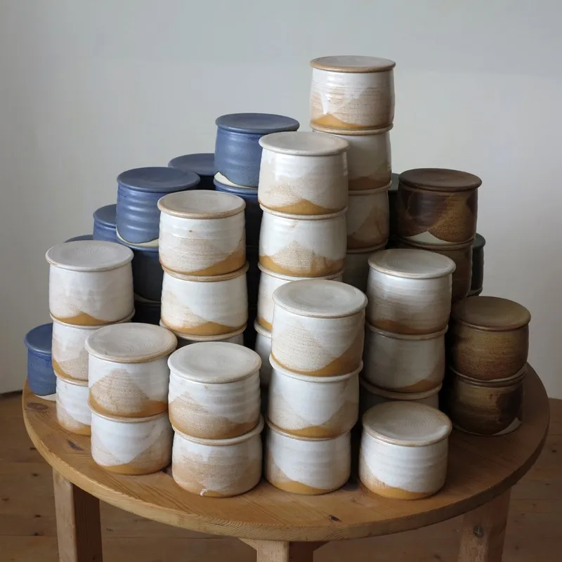 Wasserbutterdose Farbe weiß-sand